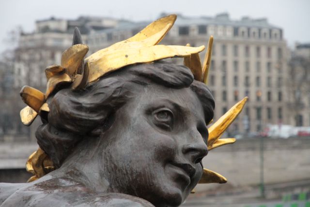 Pont du Alexandre statue