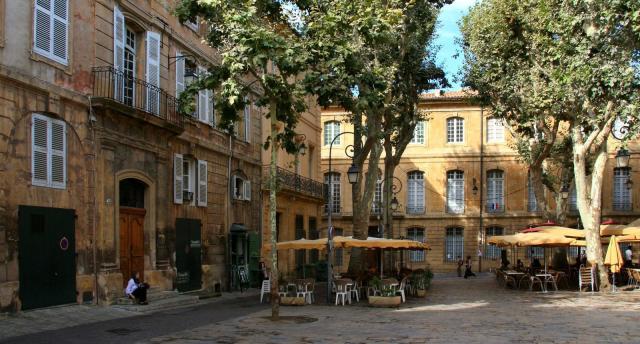 aix-en-provence-place-de-l-archeveche