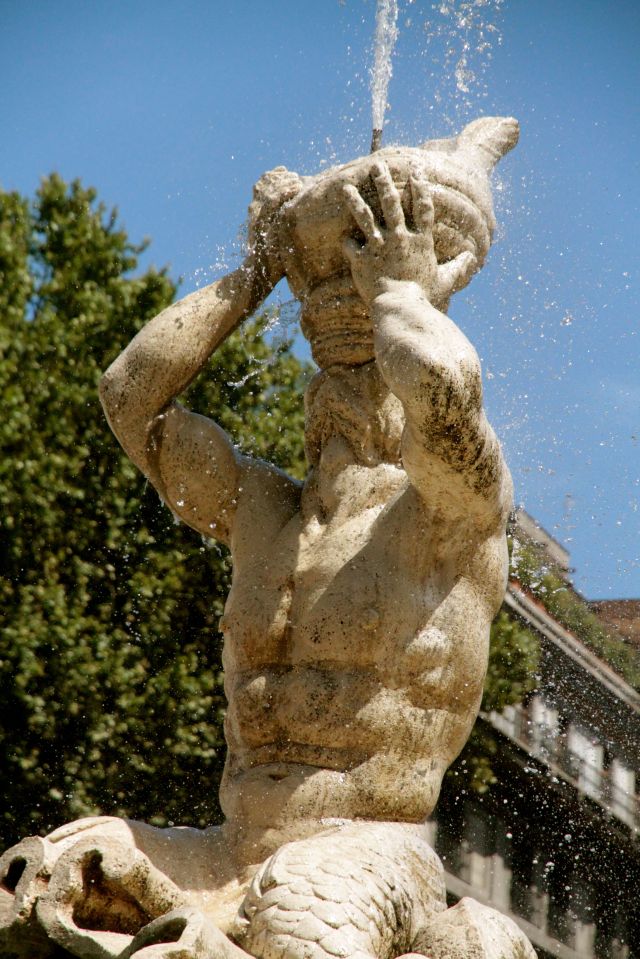 Bernini Triton close