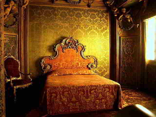 Bedroom-from-the-Palazzo-Sagredo-1 (1)