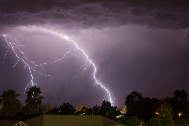Cloud_to_ground_lightning_strikes_south-west_of_Wagga_Wagga (1)